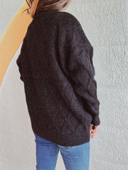 LIZAKOSHT - Diamond Round Neck Long Sleeve Sweater