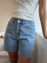 LIZAKOSHT - American-style retro high-waisted slimming 5-inch denim shorts with a fitted and versatile fringed design.