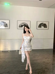 LIZAKOSHT - Sleeveless Dress with Sweet Temperament and Irregular Streamers with Pleated Floral Buttocks