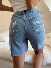 LIZAKOSHT - American-style retro high-waisted slimming 5-inch denim shorts with a fitted and versatile fringed design.