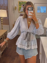 LIZAKOSHT - Women's Top V-Neck Lace Tie Front Puff Sleeve Blouse Ruffle Hem Boho Tops Contrast Ribbon Tie Casual Chic Shirt Spring Summer
