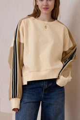 LIZAKOSHT - Contrast Round Neck Long Sleeve Sweatshirt