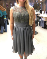 Lizakosht Country Bridesmaid Dresses Knee Length Short Chiffon Lace Sheer Neck Gray Beach Wedding Maid of Honor Party Gowns Fashion