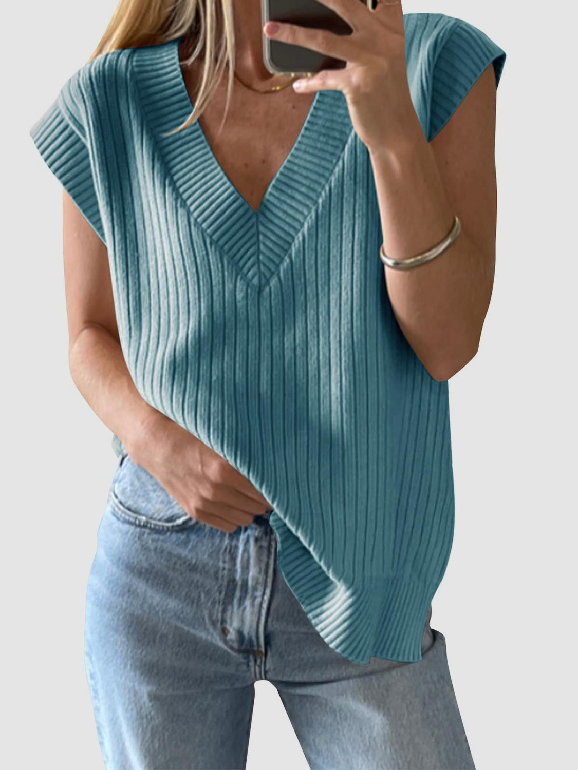 LIZAKOSHT  -  Ribbed V-Neck Sweater Vest