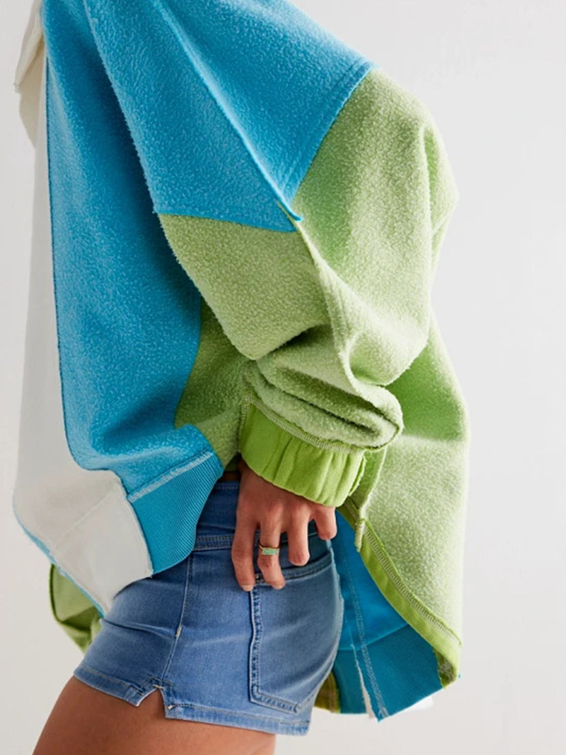 LIZAKOSHT  -  High-Low Exposed Seam Contrast Long Sleeve Sweatshirt