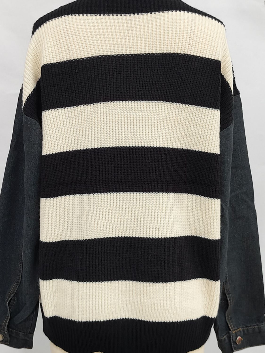 LIZAKOSHT  -  Contrast Round Neck Long Sleeve Sweater