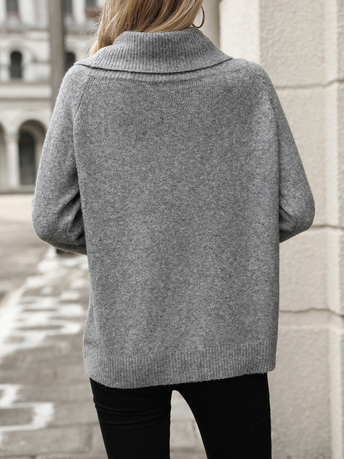 LIZAKOSHT  -  Turtleneck Long Sleeve Sweater