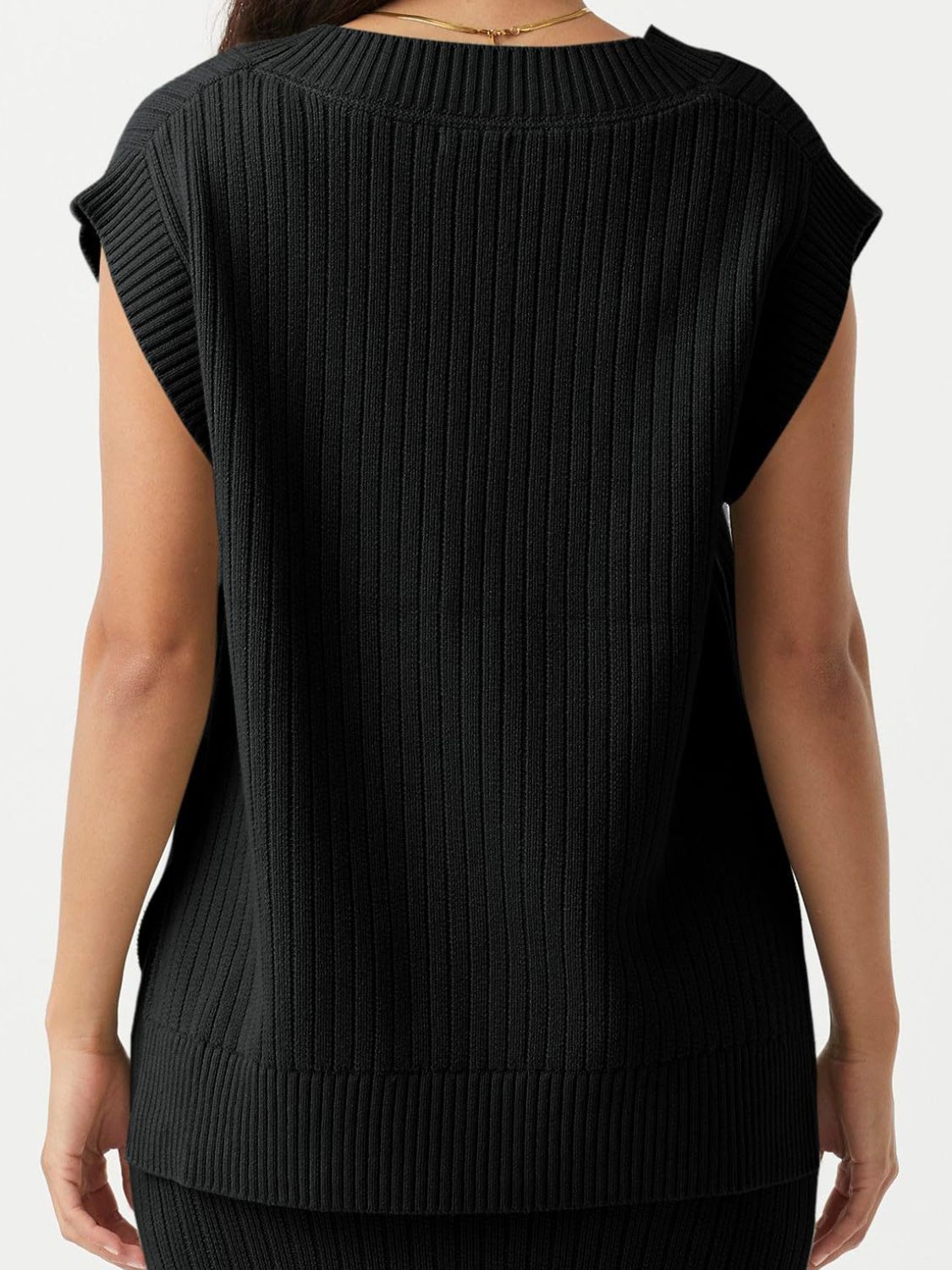 LIZAKOSHT  -  Ribbed V-Neck Sweater Vest