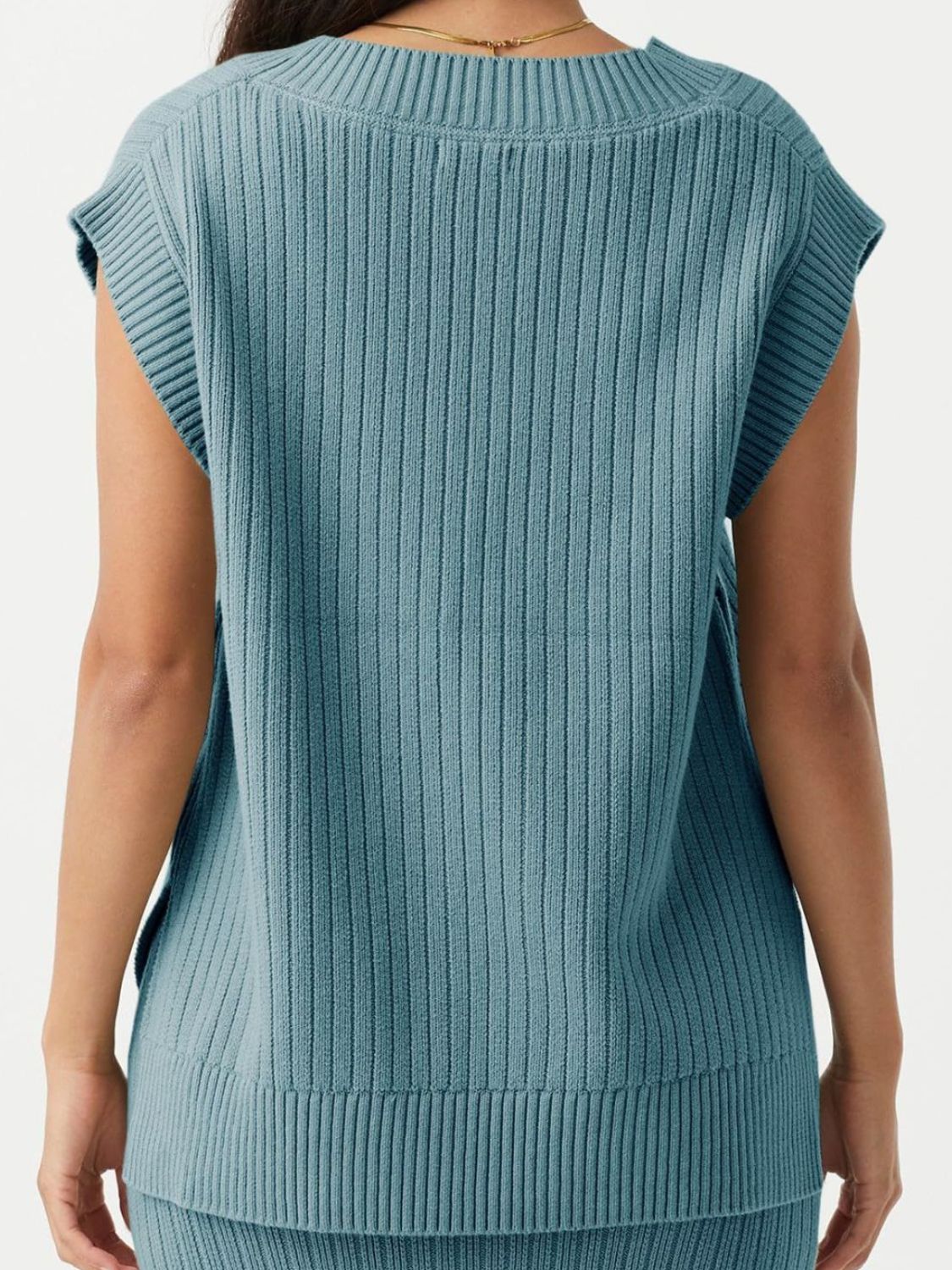 LIZAKOSHT  -  Ribbed V-Neck Sweater Vest
