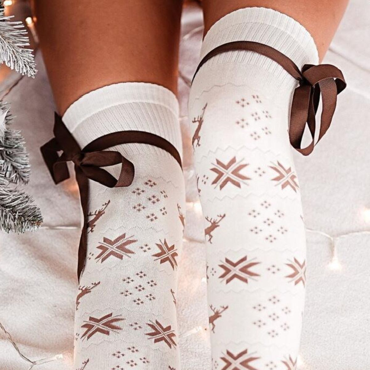 LIZAKOSHT  -  Christmas Element Bowknot Ribbed Trim Over Knee Stockings
