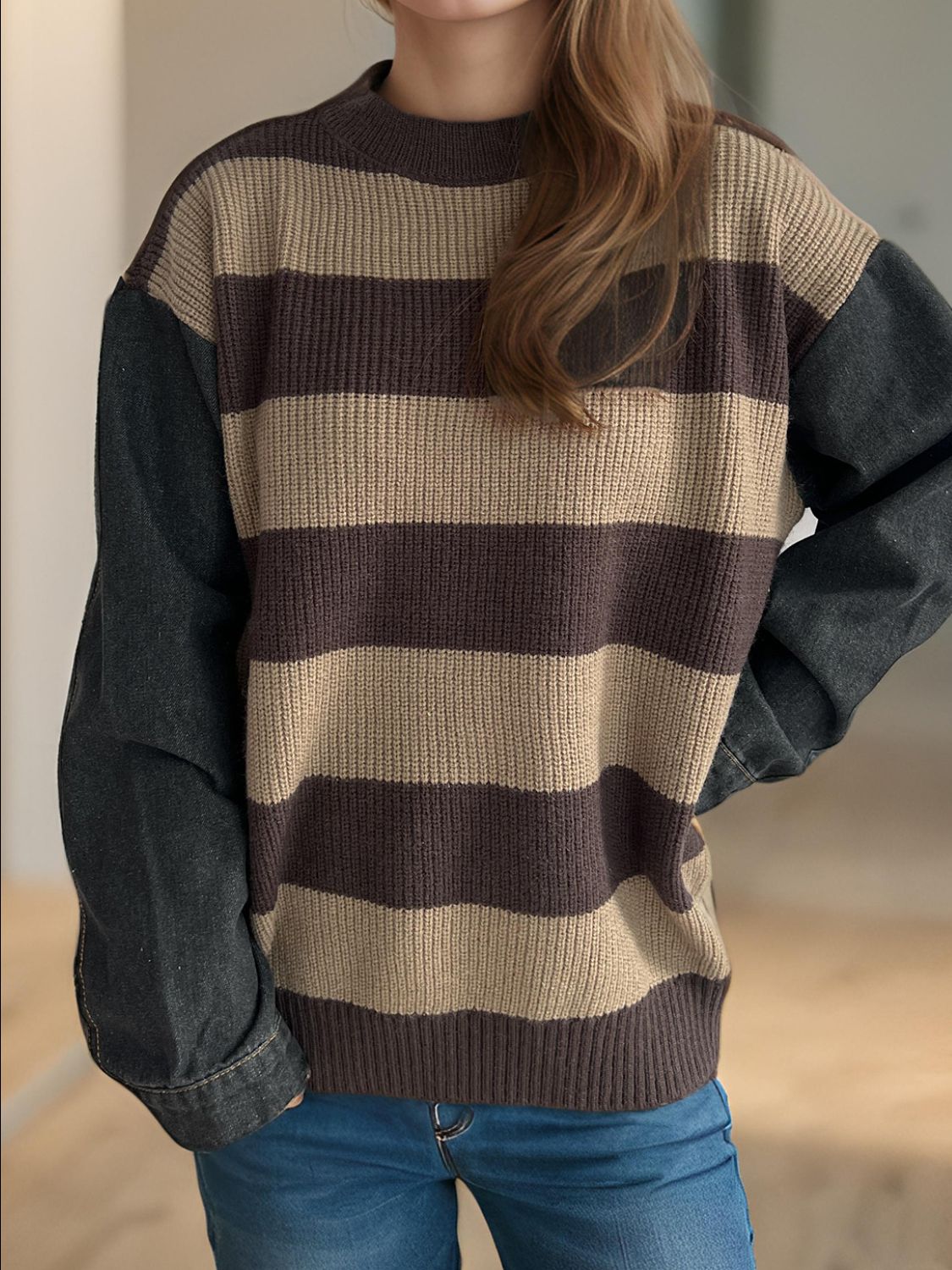 LIZAKOSHT  -  Contrast Round Neck Long Sleeve Sweater
