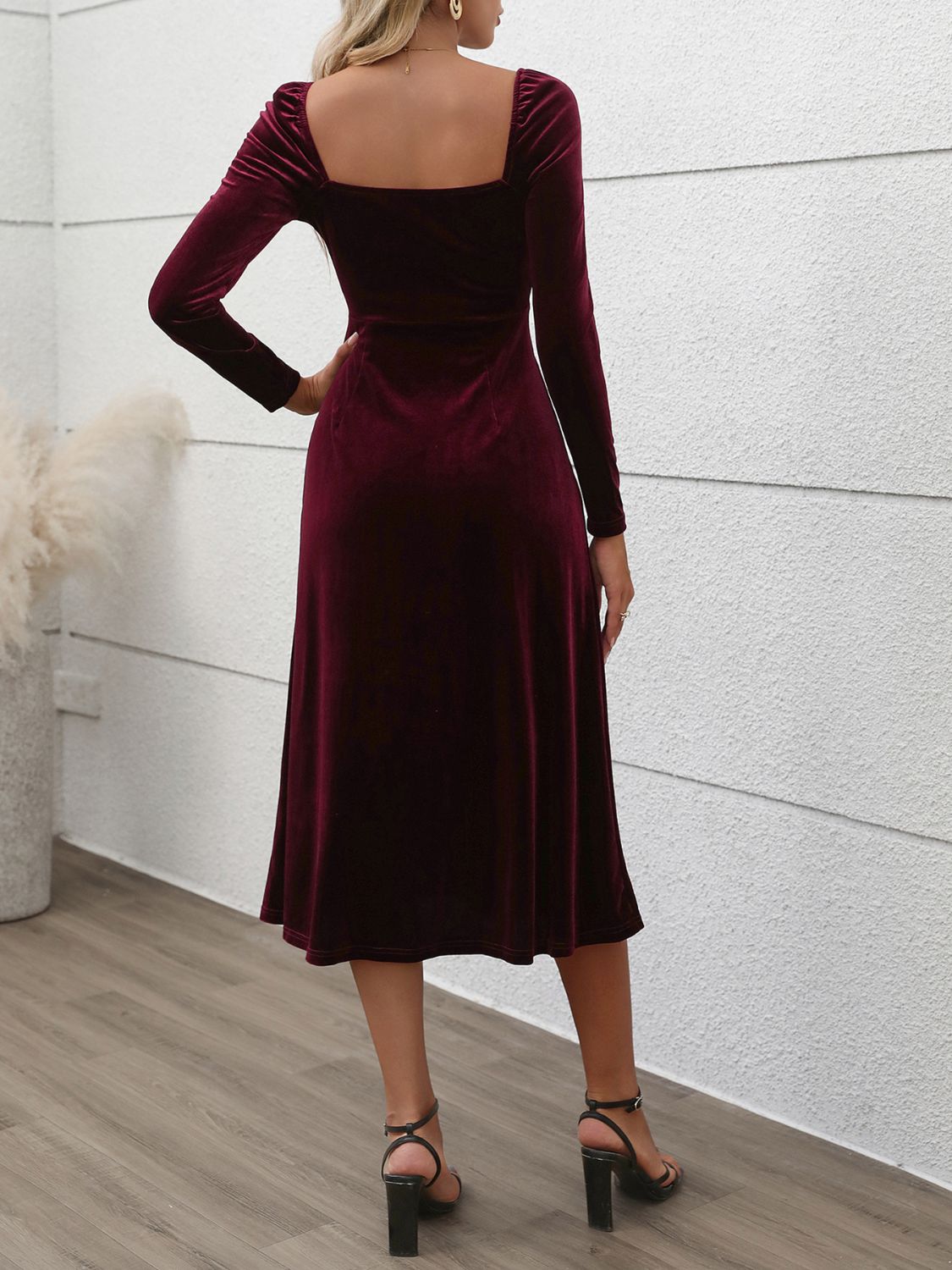 LIZAKOSHT  -  Perfee Sweetheart Neck Long Sleeve Midi Dress