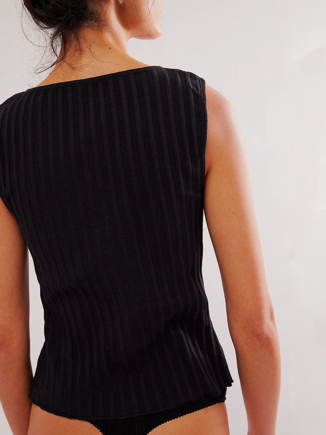 LIZAKOSHT  -  Button Down Round Neck Sweater Vest