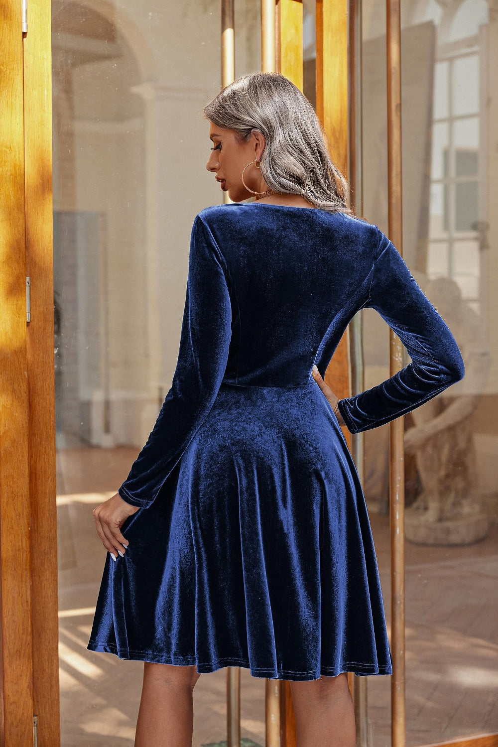 LIZAKOSHT  -  Round Neck Long Sleeve Knee Length Dress