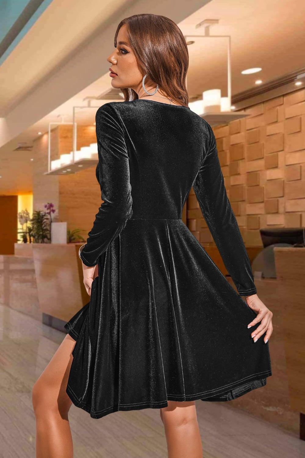 LIZAKOSHT  -  Round Neck Long Sleeve Knee Length Dress