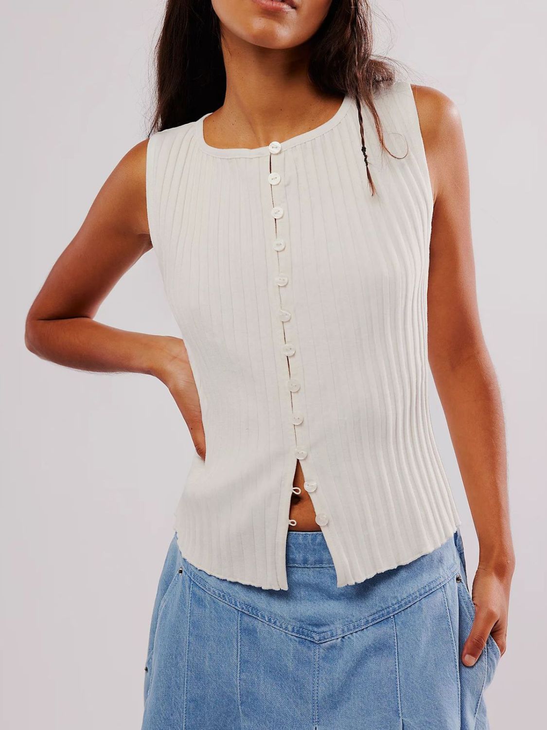 LIZAKOSHT  -  Button Down Round Neck Sweater Vest