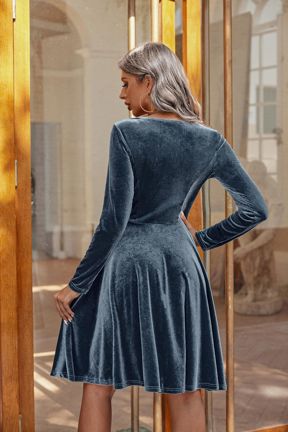 LIZAKOSHT  -  Round Neck Long Sleeve Knee Length Dress