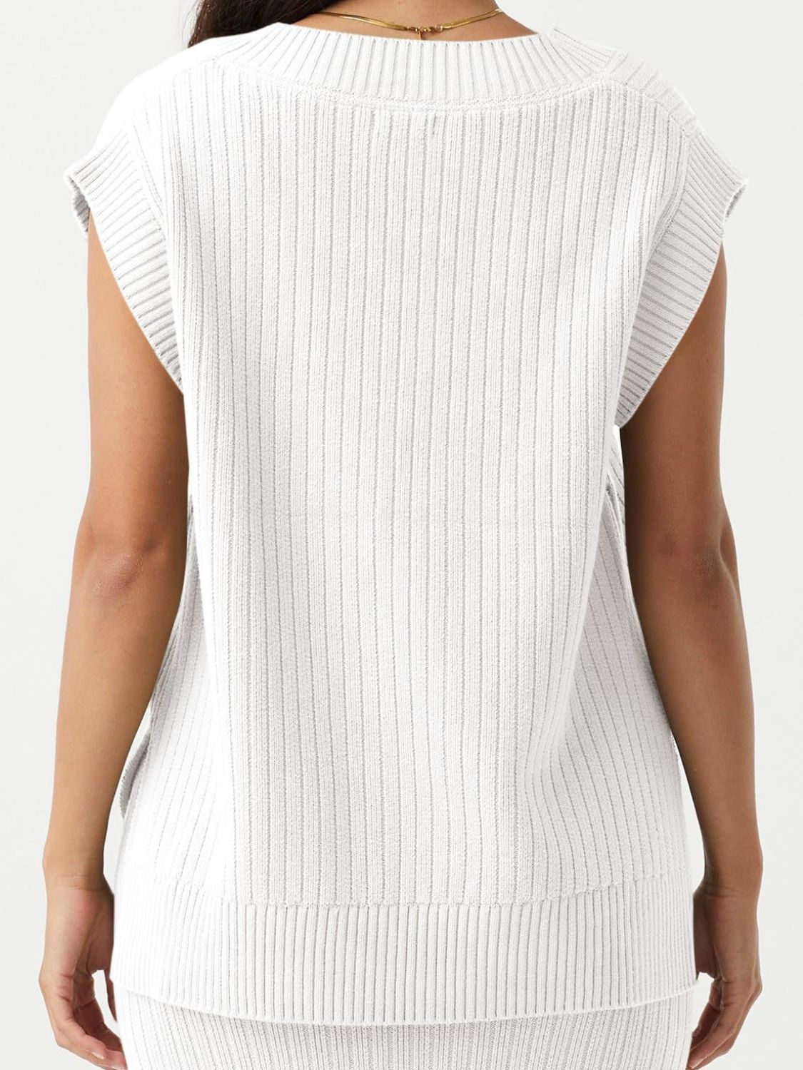LIZAKOSHT  -  Ribbed V-Neck Sweater Vest