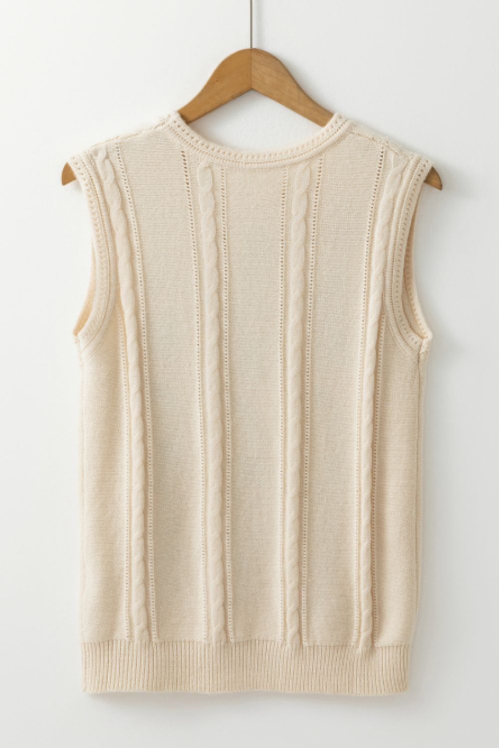 LIZAKOSHT  -  Embroidered Cable-Knit Round Neck Sweater Vest