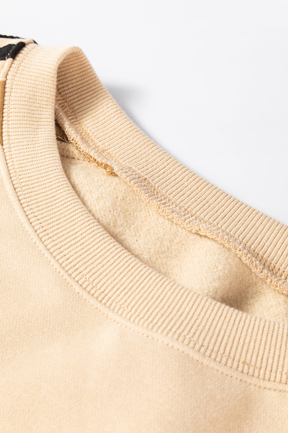 LIZAKOSHT  -  Contrast Round Neck Long Sleeve Sweatshirt