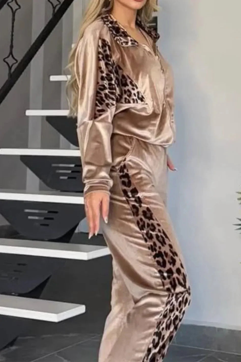 LIZAKOSHT  -  The Latest Hit in Is A New Leopard Print Contrasting Trousers Long-sleeved Loungewear Set