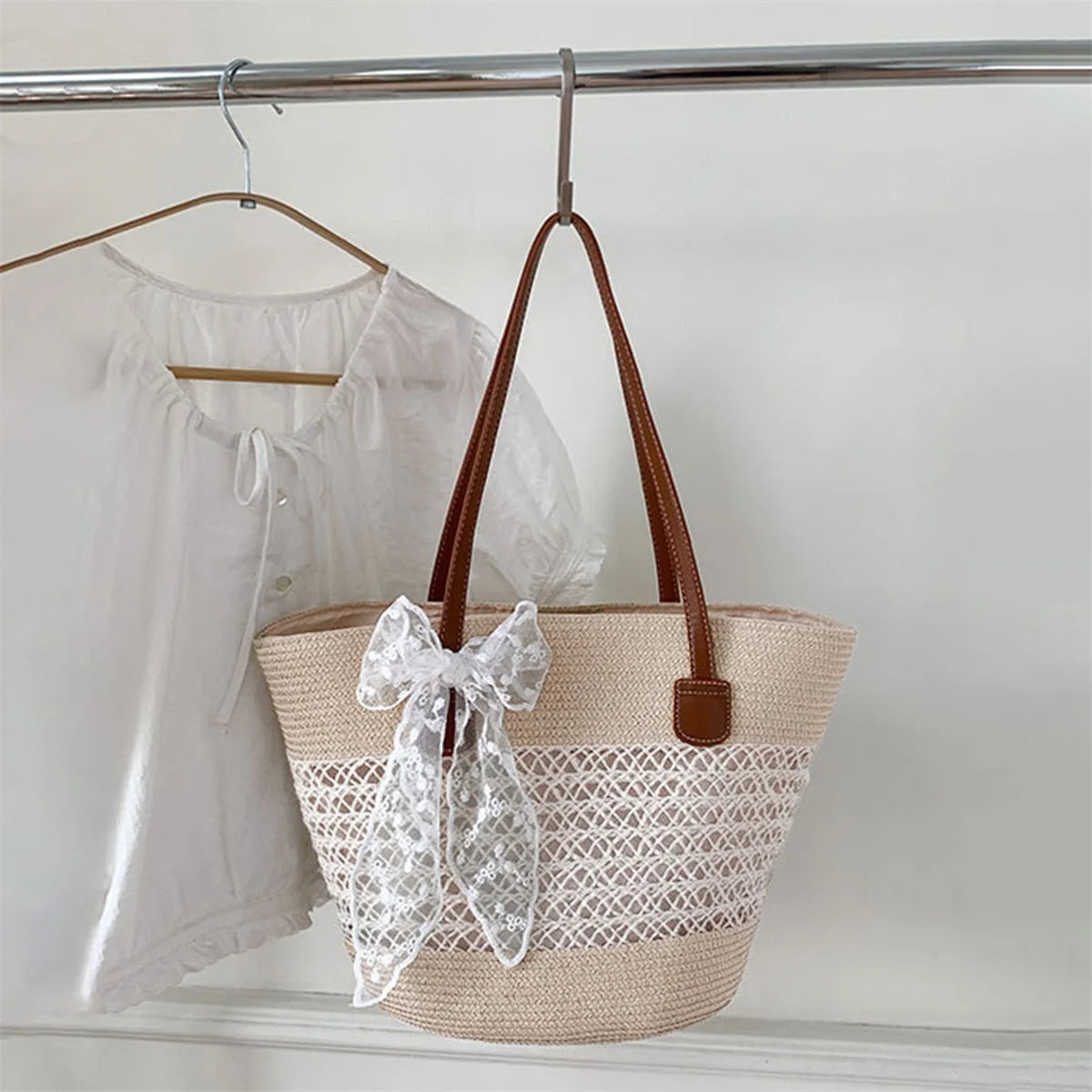 LIZAKOSHT  -  Fashionable Women s Straw Tote Bag with Hollow Out Design Perfect for Summer Beach Trips and Everyday Commutes Lightweight