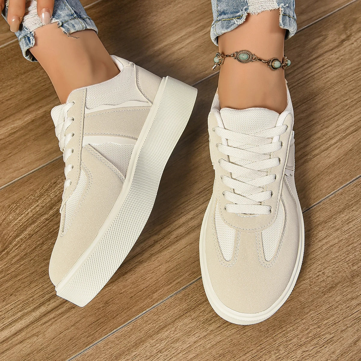LIZAKOSHT  -  Women's Casual Lace Up Sneakers Lightweight Soft Sole Flat Shoes for Women Comfortable Anti Slip Walking Shoes Plus Size