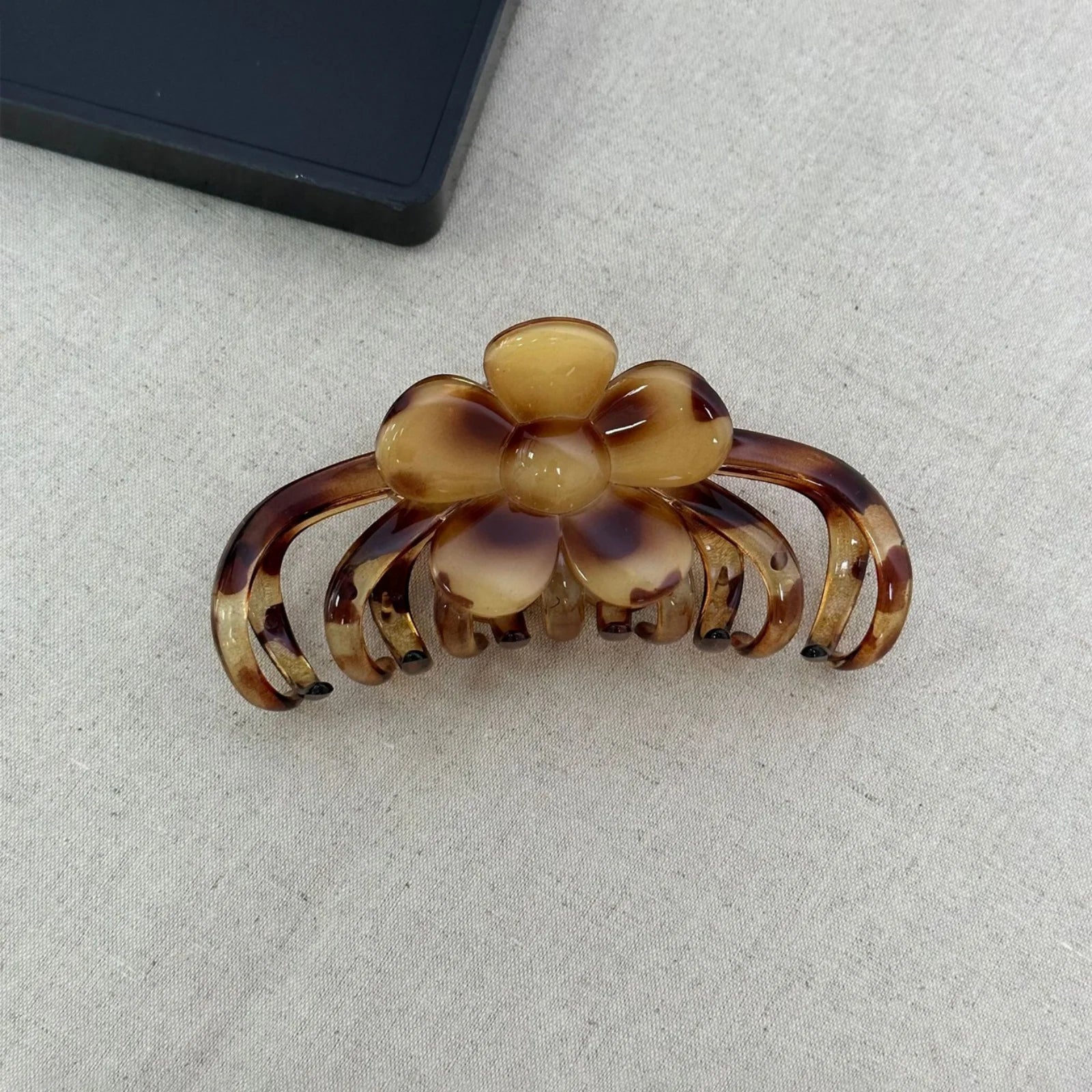 LIZAKOSHT  -  1PC Large 13CM Lazy Wind Temperament Grab Clip Summer Hair Volume More Translucent Curry Color System Plate Hair Clip Shark Clip