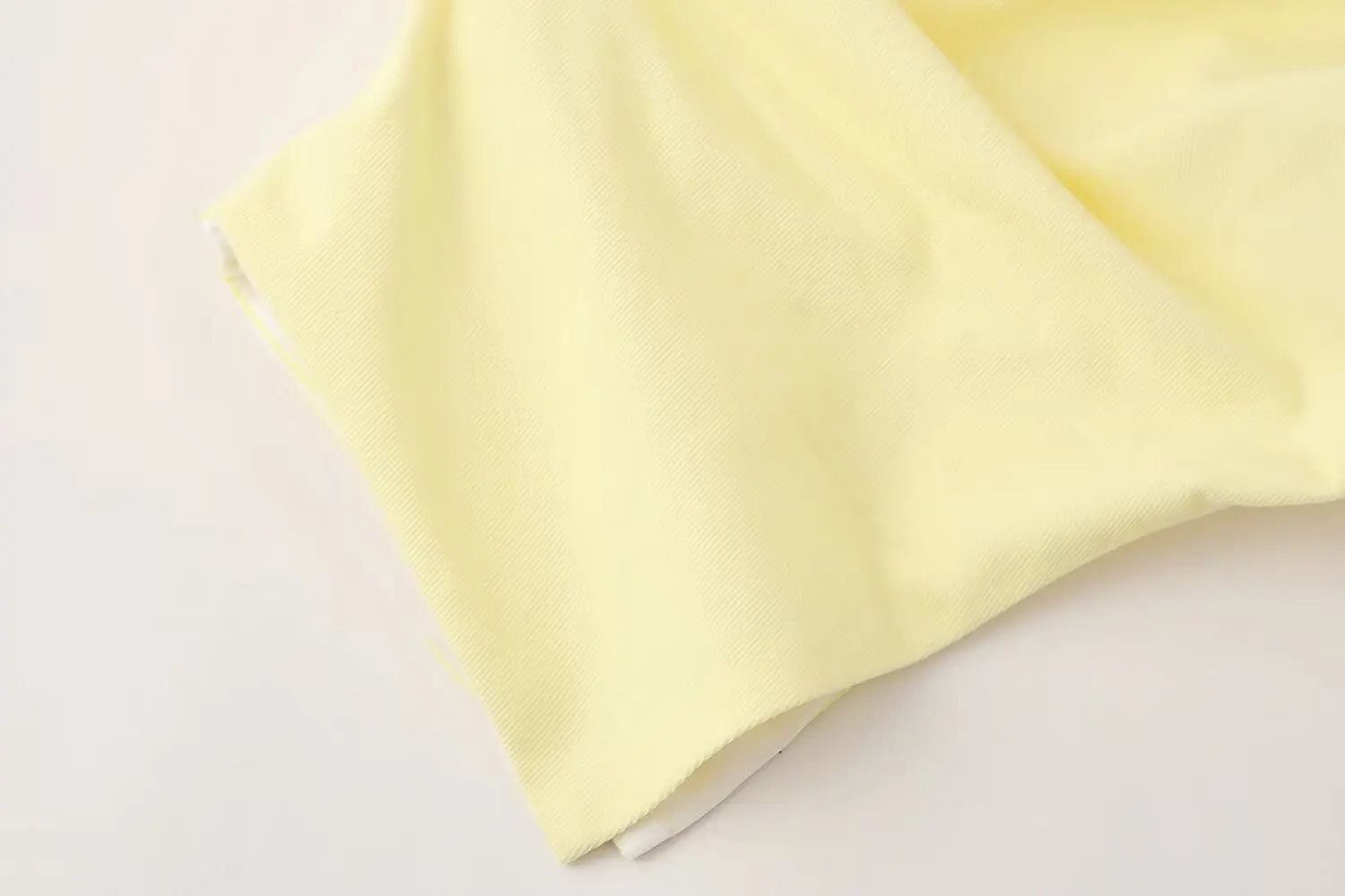 LIZAKOSHT  -  Spring and Summer New European and American Women's Fashion Design Sense Pleated Decorative Tube Top Sexy Wrapped Top.