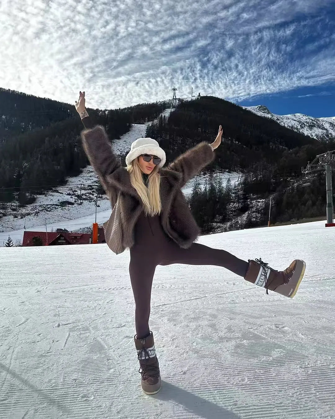 LIZAKOSHT  -  New Autumn Winter Fox Fur Coat Thickened Fluffy Fur Jacket European American Celebrity Faux Fur Women's Plush Overcoat