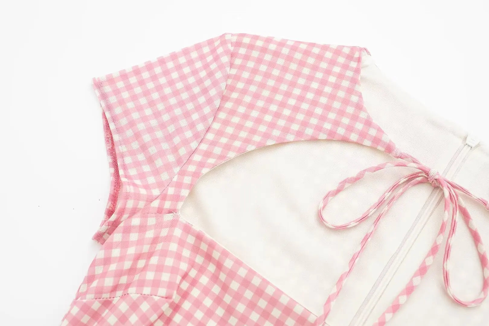 LIZAKOSHT  -  Spring/summer European and American Ladies' Short-sleeved Dresses with Small Plaid Pink Ribbons and Knotted Bows.