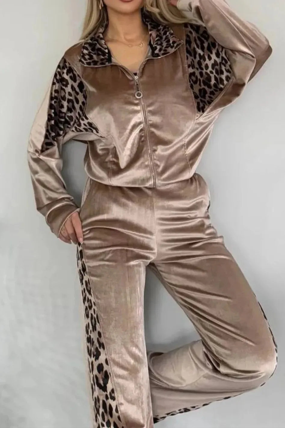 LIZAKOSHT  -  The Latest Hit in Is A New Leopard Print Contrasting Trousers Long-sleeved Loungewear Set