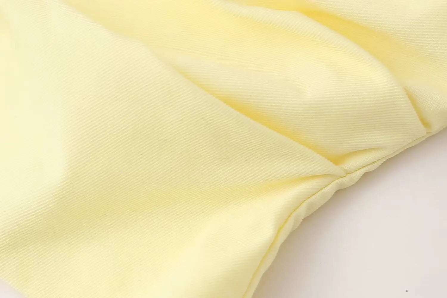 LIZAKOSHT  -  Spring and Summer New European and American Women's Fashion Design Sense Pleated Decorative Tube Top Sexy Wrapped Top.