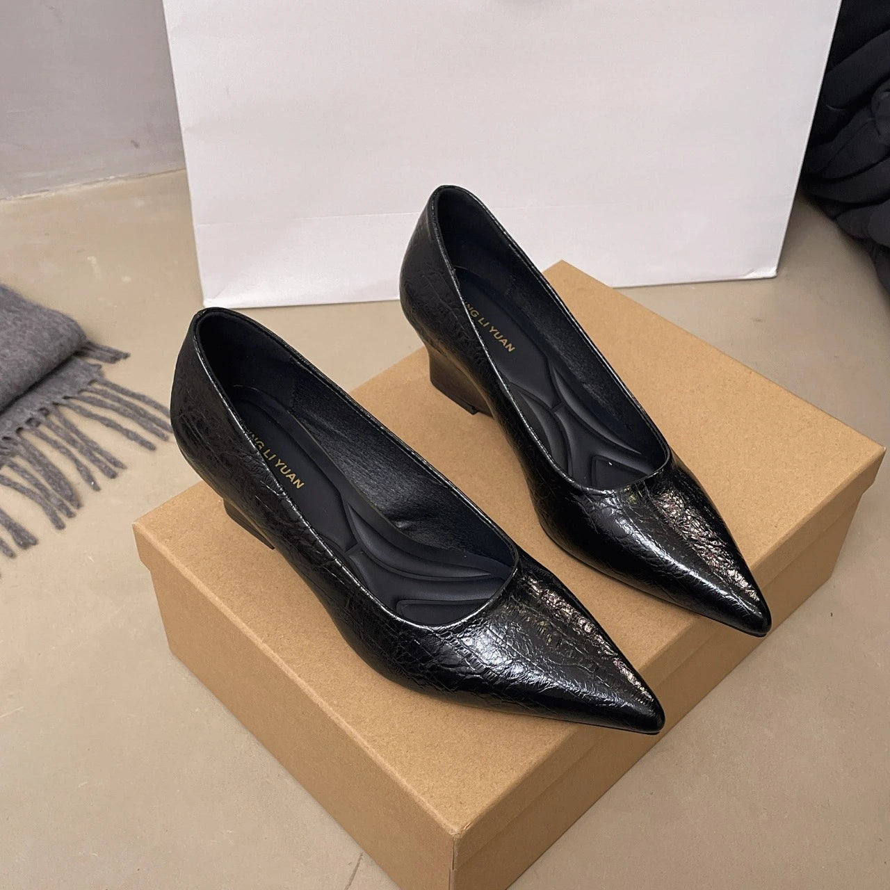 LIZAKOSHT  -  Women's Pointed Toe Wedge Pumps Soft Faux Leather Slip On Wedge Heel Shoes Elegant Office Wedding Party Low Heel Ladies Footwear