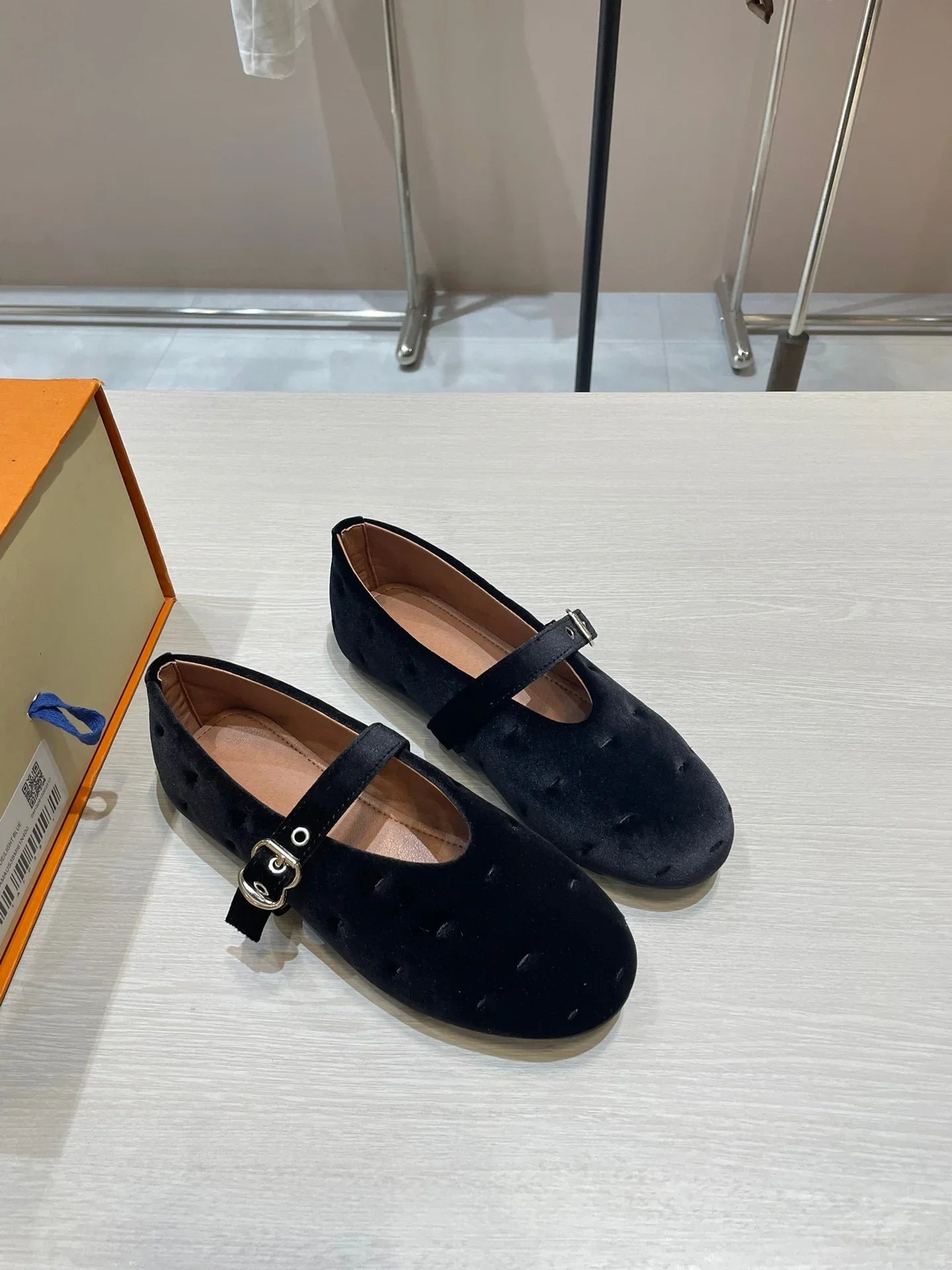 LIZAKOSHT  -  New Red Velvet Buckle Strap Mary Janes Shoes Women Elegant Spring Autumn Flannel Flats Shoes Black Casual Ladies Shoes