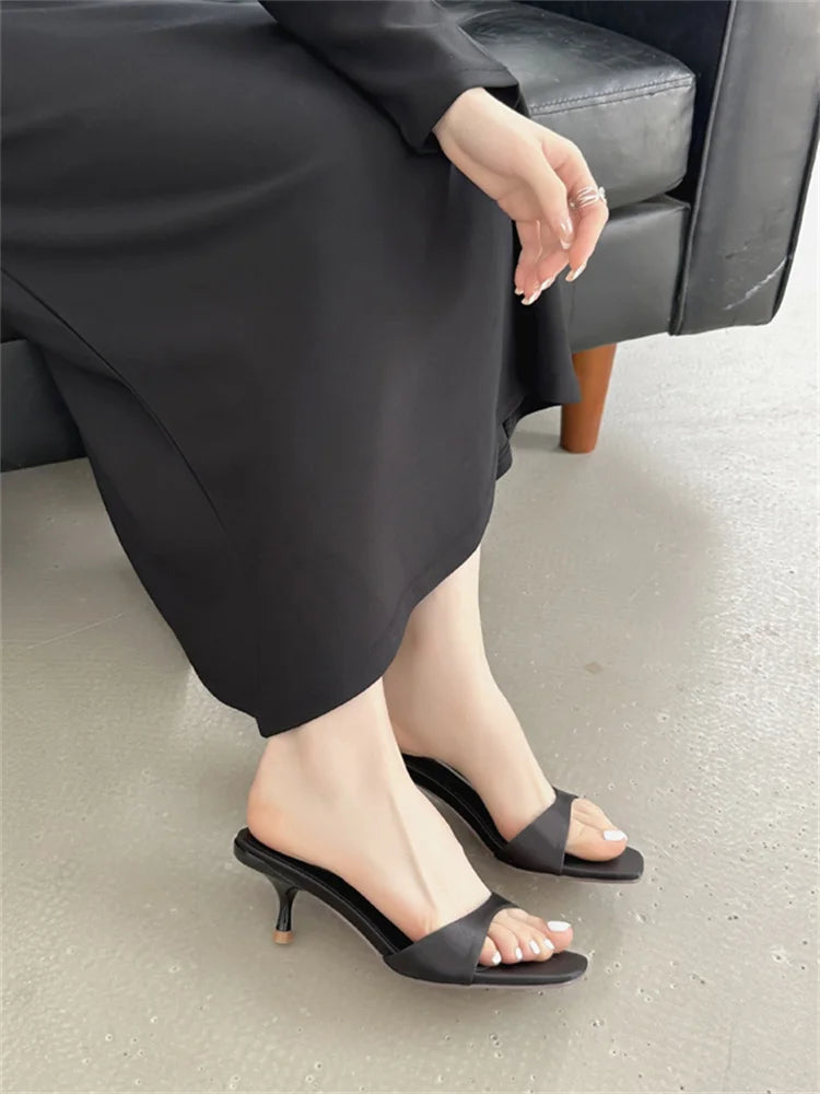 LIZAKOSHT  -  Women Summer Fashion Heel Square Toe Simple Silk Solid Color Slippers Outdoor Peep Toe Casual Slide Flip Flops Women Sandal