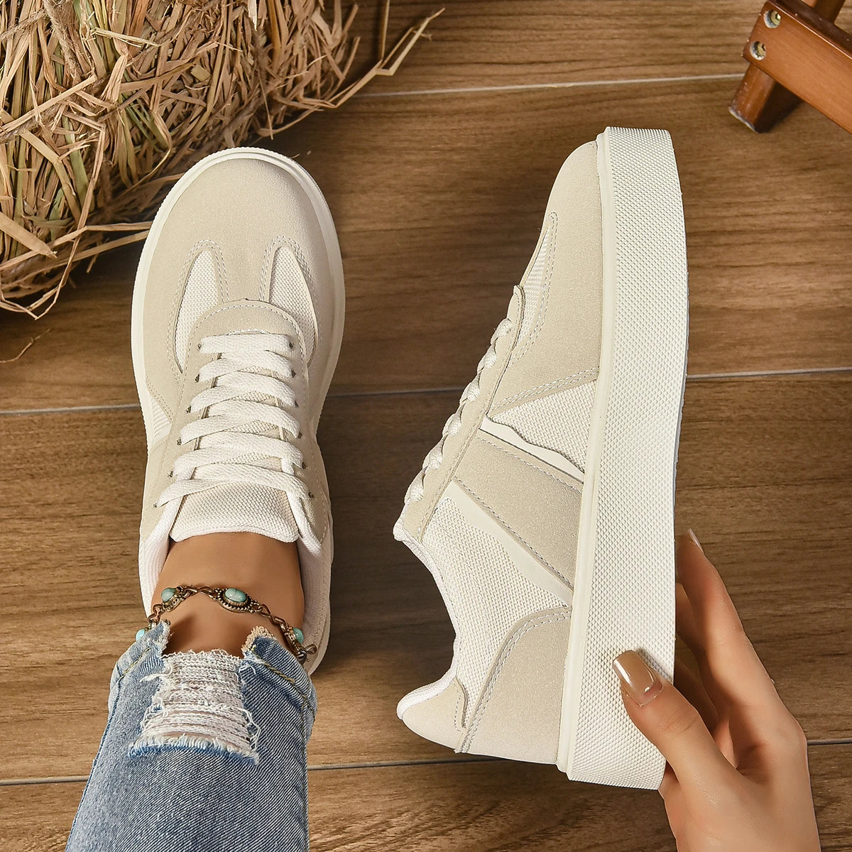 LIZAKOSHT  -  Women's Casual Lace Up Sneakers Lightweight Soft Sole Flat Shoes for Women Comfortable Anti Slip Walking Shoes Plus Size
