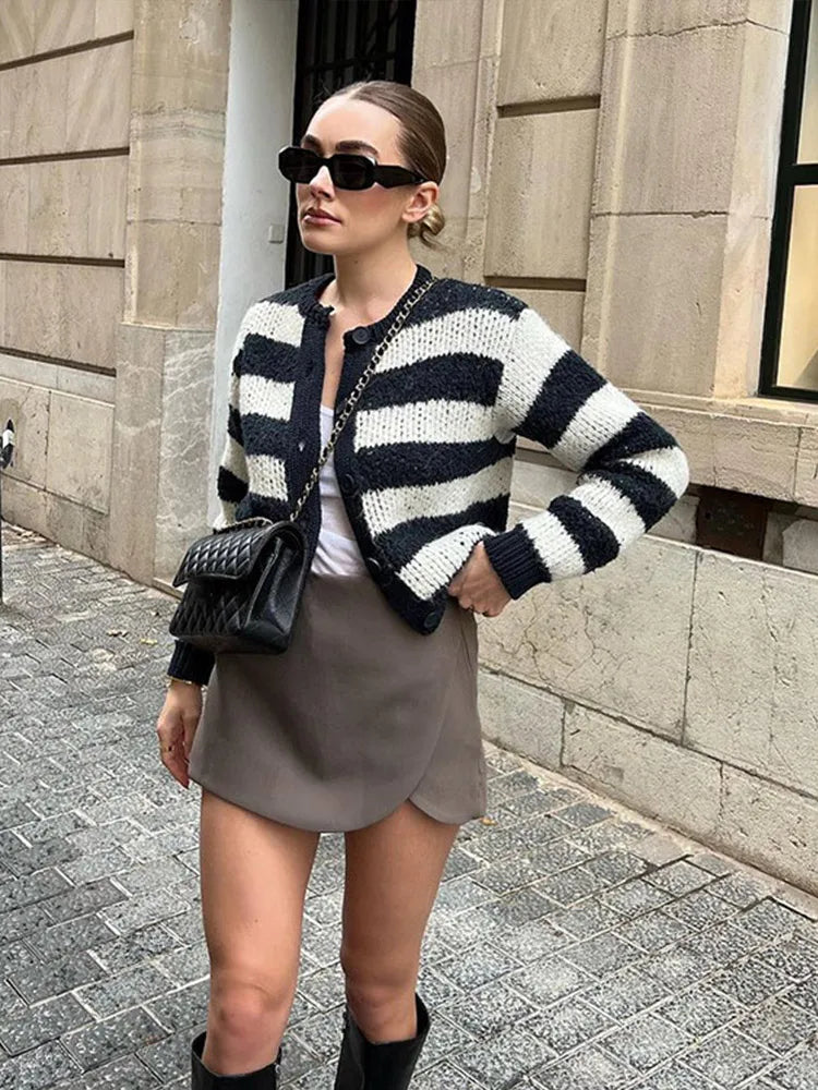 LIZAKOSHT  -  Casual A-line Solid Color Women's Shorts Fashion Slim Fit Fake Short Skirt New Summer Elegant Retro Women Short Pants