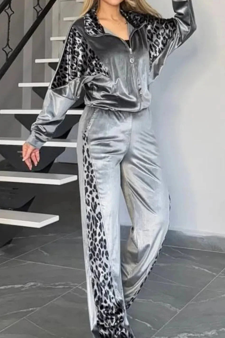 LIZAKOSHT  -  The Latest Hit in Is A New Leopard Print Contrasting Trousers Long-sleeved Loungewear Set