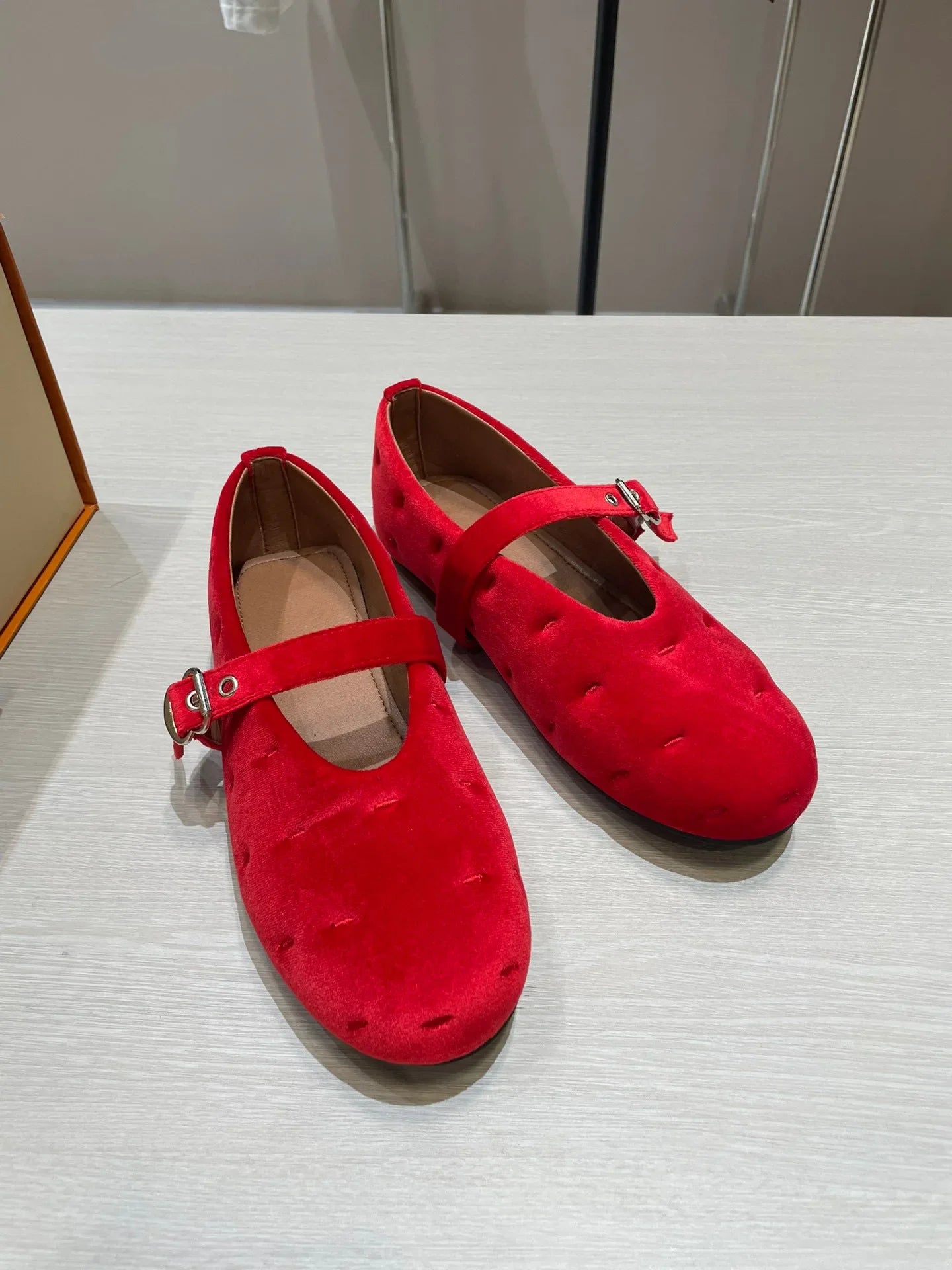 LIZAKOSHT  -  New Red Velvet Buckle Strap Mary Janes Shoes Women Elegant Spring Autumn Flannel Flats Shoes Black Casual Ladies Shoes