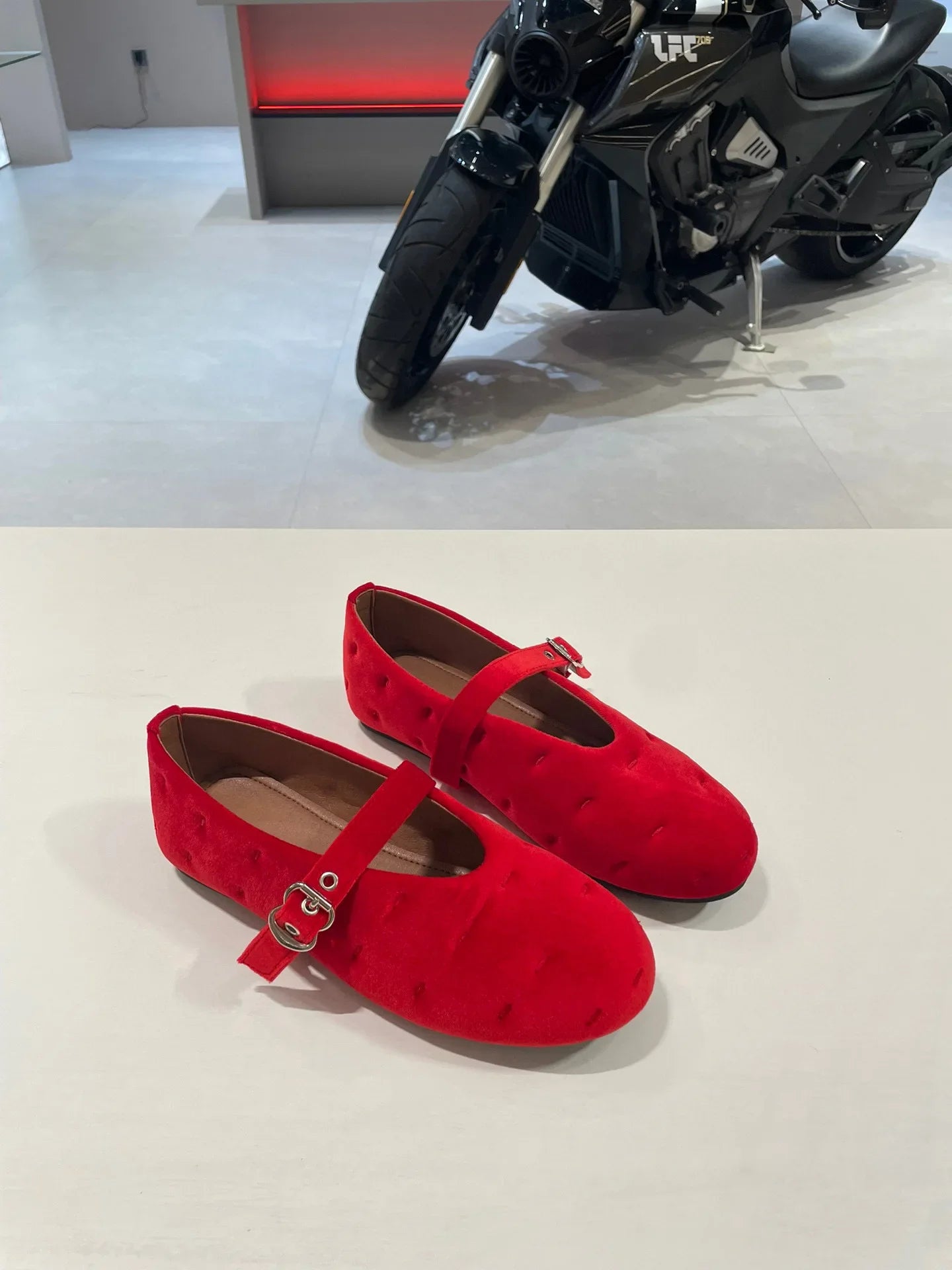 LIZAKOSHT  -  New Red Velvet Buckle Strap Mary Janes Shoes Women Elegant Spring Autumn Flannel Flats Shoes Black Casual Ladies Shoes