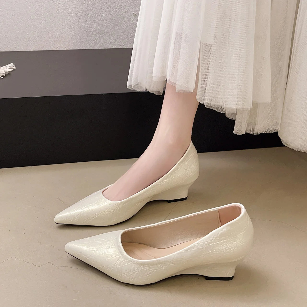 LIZAKOSHT  -  Women's Pointed Toe Wedge Pumps Soft Faux Leather Slip On Wedge Heel Shoes Elegant Office Wedding Party Low Heel Ladies Footwear