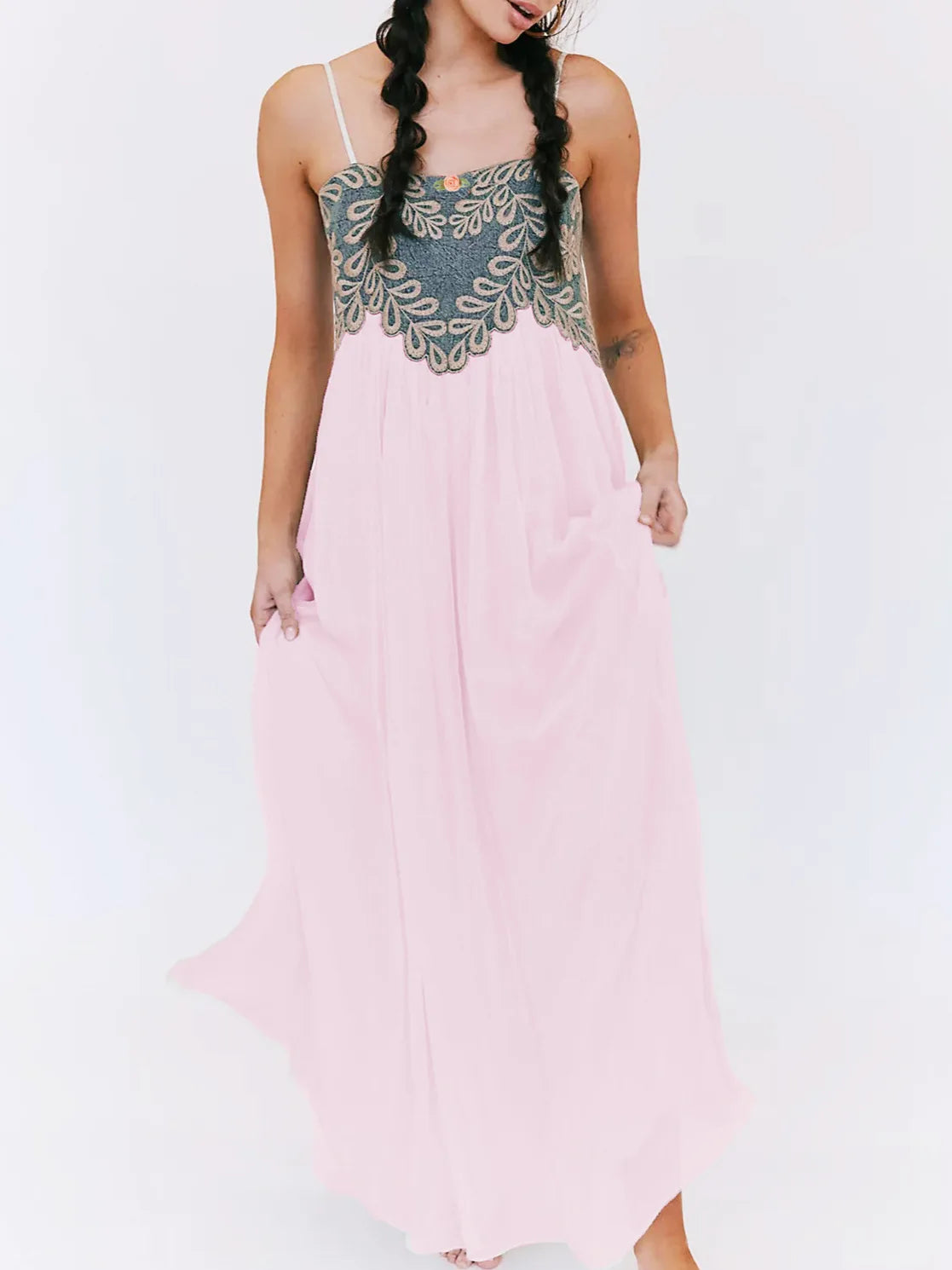 LIZAKOSHT  -  The Retro and Elegant Halter Dress for The Spring Exudes A Sense of Sophistication