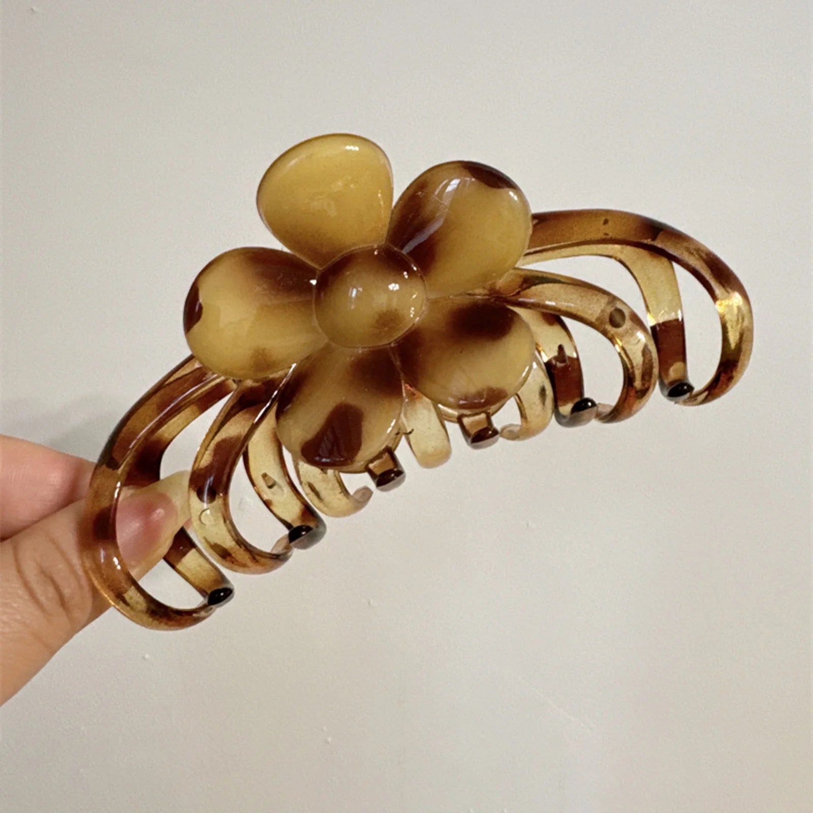 LIZAKOSHT  -  1PC Large 13CM Lazy Wind Temperament Grab Clip Summer Hair Volume More Translucent Curry Color System Plate Hair Clip Shark Clip