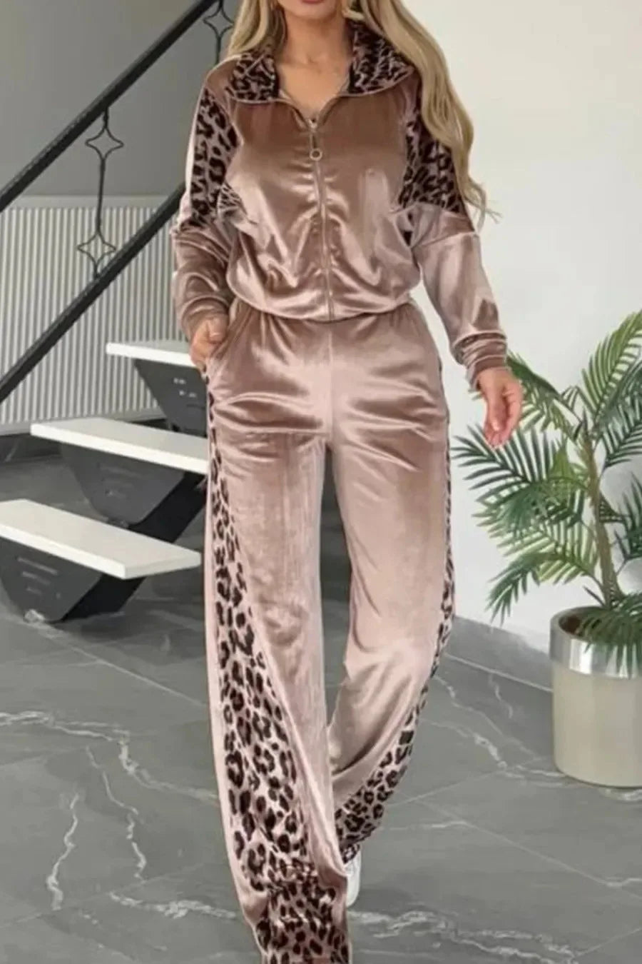 LIZAKOSHT  -  The Latest Hit in Is A New Leopard Print Contrasting Trousers Long-sleeved Loungewear Set