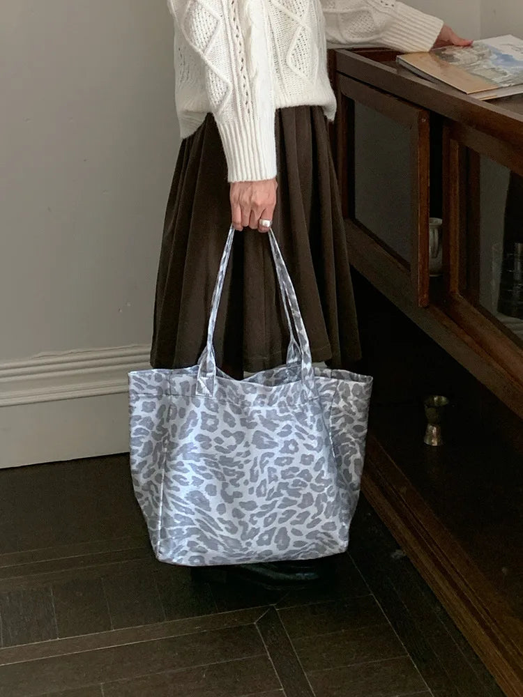 LIZAKOSHT  -  Silver Leopard Print Canvas Leisure Tote Bag Large Capacity Commuter Shoulder Bag Fashion Simple and Lightweight Storage Bags
