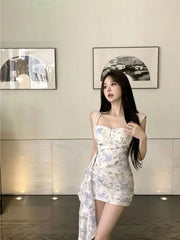 LIZAKOSHT  -  Sleeveless Dress with Sweet Temperament and Irregular Streamers with Pleated Floral Buttocks