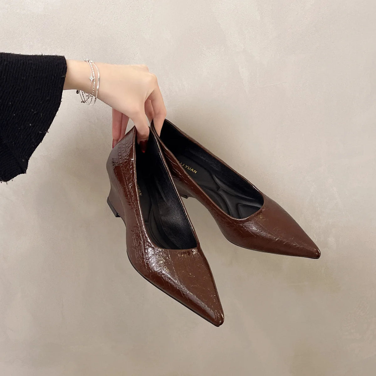 LIZAKOSHT  -  Women's Pointed Toe Wedge Pumps Soft Faux Leather Slip On Wedge Heel Shoes Elegant Office Wedding Party Low Heel Ladies Footwear