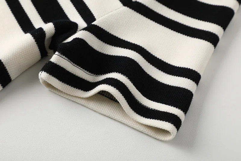 LIZAKOSHT  -  Black and White Striped Loose Short-sleeved T-shirt V-neck Pullover Bottoming Casual Shirt Summer New Style