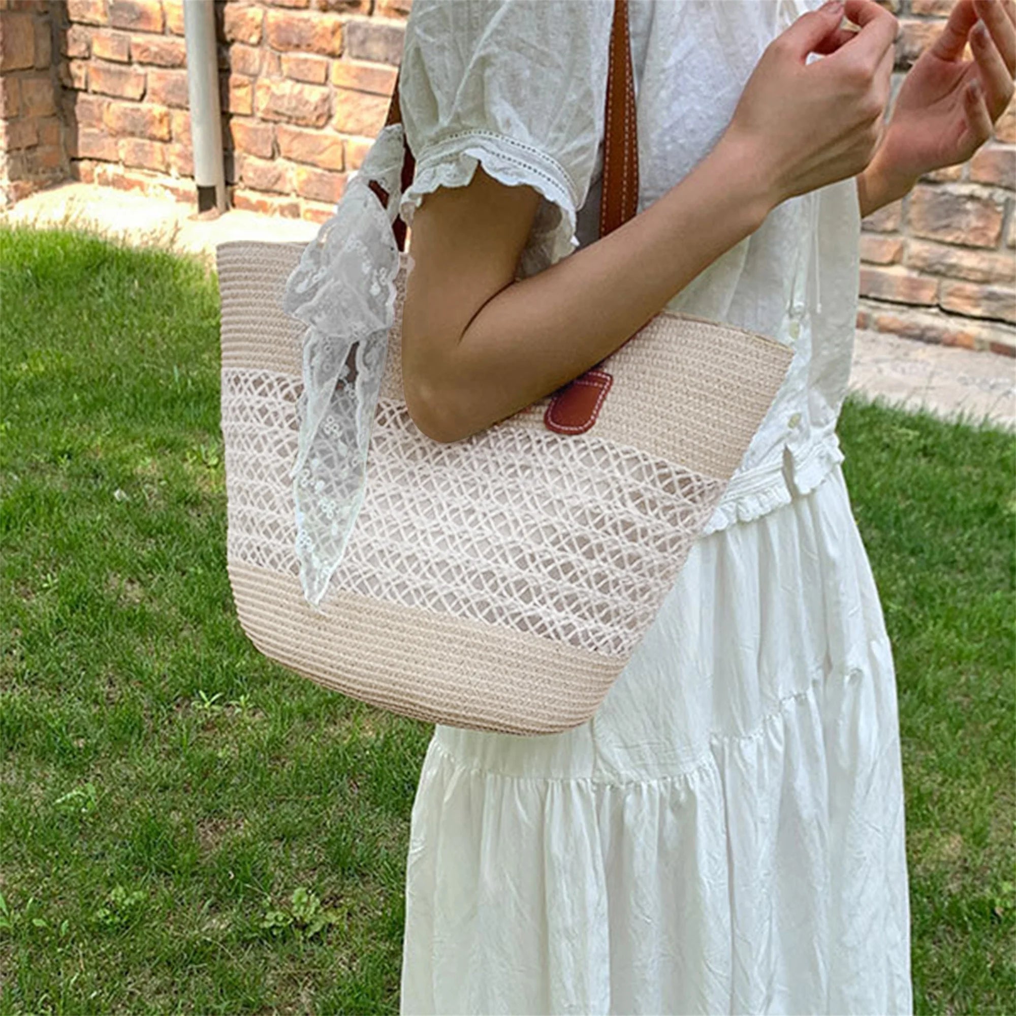 LIZAKOSHT  -  Fashionable Women s Straw Tote Bag with Hollow Out Design Perfect for Summer Beach Trips and Everyday Commutes Lightweight